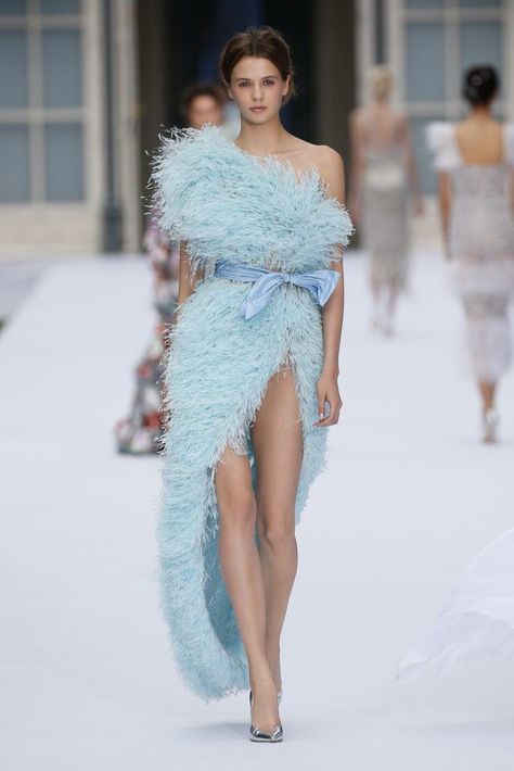 Couture Feather Wedding Dress 20200110 20 Wedding Dress With Feathers, Dress With Feathers, Bodice Applique, Ralph Russo, Ralph And Russo, Feather Wedding, Couture Mode, Blue Tulle, Couture Wedding