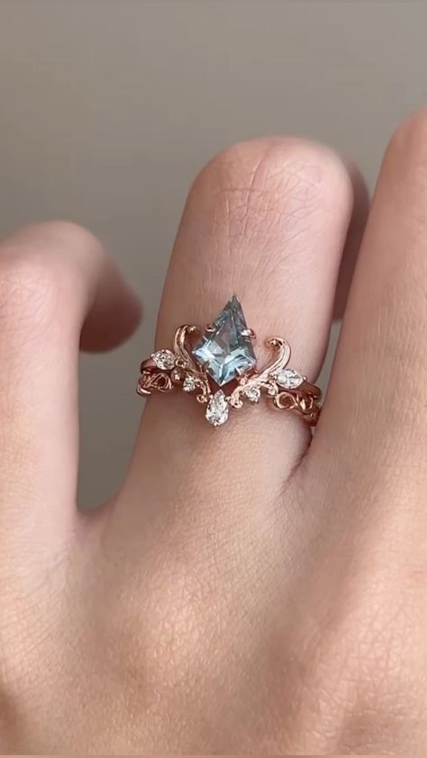 Fantasy Wedding Rings, Fairytale Engagement Rings, Fairytale Ring, خواتم خطوبة, Cute Promise Rings, Pretty Engagement Rings, Cute Engagement Rings, Future Engagement Rings, Ring Inspo