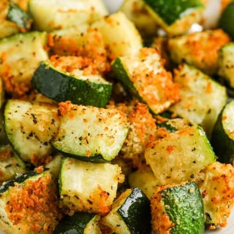 Air Fryer Zucchini - Spend With Pennies Keto Squash, Ways To Cook Asparagus, Healthy Air Fryer Recipes, Air Fryer Zucchini, Easy Zucchini Recipes, Healthy Air Fryer, Air Fryer Oven Recipes, Zucchini Chips, Spend With Pennies