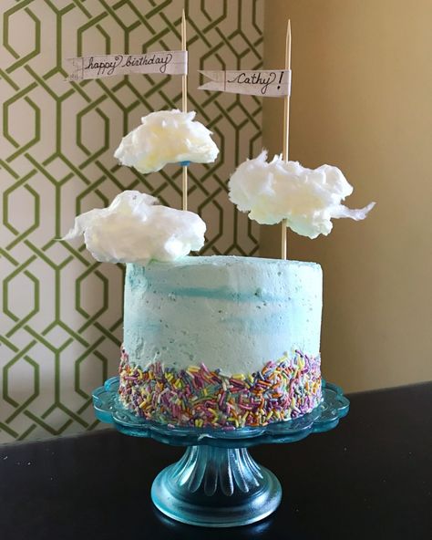 Simple way to add drama to a cake.  Looks like a blue sky day <3 Head In The Clouds Party, Sky Theme Cake, Sky Cake, Cloud Cakes, Mollie Mae, Cotton Candy Cookies, Flower Shaped Cookies, Cotton Candy Cakes, Whiskey Cake