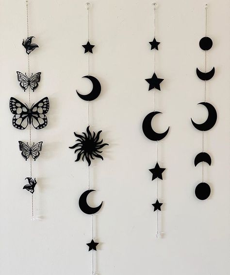 Decorative Room Ideas, Black And White Diy Decor, Wall Decor Bedroom Diy Art Ideas, Cute Wall Hanging, Black Room Wall Decor, Diy For Room Decor Easy, Decorating Walls In Bedroom, Cute Crafts For Room Decor, Aesthetic Room Decoration Ideas