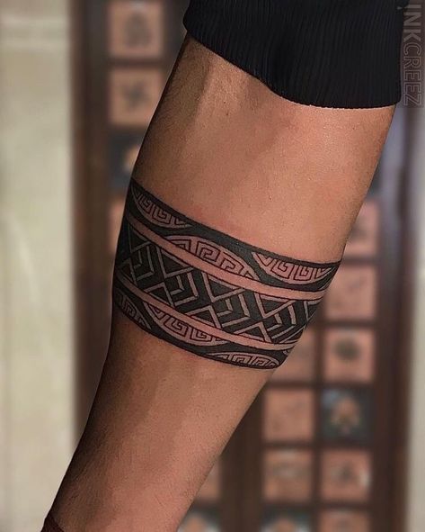 Armband Tattoo Mann, Bracelet Tattoo For Man, Leg Band Tattoos, Tato Maori, Armband Tattoos For Men, Wrist Band Tattoo, Band Tattoos For Men, Simple Wrist Tattoos, Tattoo Band