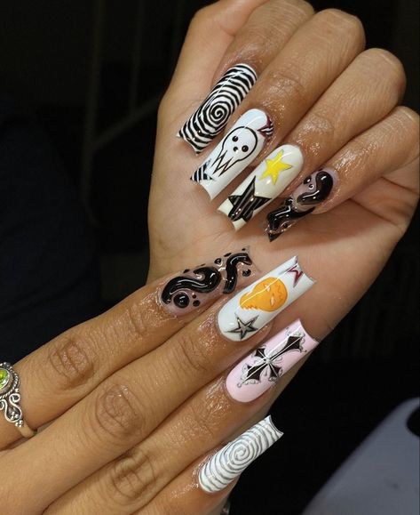 Soul Eater Acrylic Nails, Soul Eater Nails Short, Soul Eater Nail Designs, Soul Eater Nails Acrylic, Hxh Nails, Soul Eater Nails, Anime Themed Nails, One Piece Nails, Jjk Nails