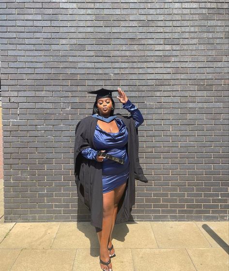 Graduation Outfit Ideas University Black Women Plus Size, Plus Size Maternity Graduation, Plus Graduation Outfit Plus Size, Graduation Plus Size Outfits, Plus Size Cap And Gown Pictures, Graduation Outfit Plus Size, College Graduation Pictures Plus Size, College Grad Pics Black Women, Graduation Outfits For Women