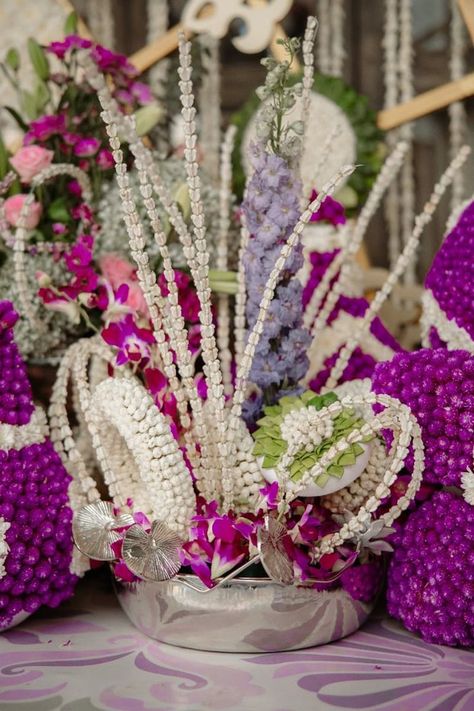 Indian Floral Decor, Message Wall, Flower Styling, Floral Aesthetics, Thai Decor, Indian Wedding Flowers, Durga Pooja, Floral Styling, Simple Wedding Decorations