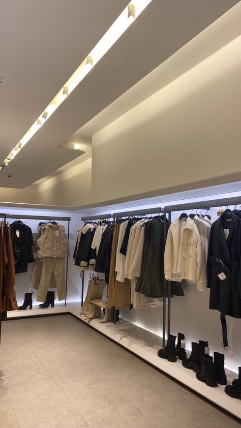 Zara Store Design, Zara Shop, Zara Store, Visual Merchandiser, Clothing Store Interior, Clothing Store Design, Storefront Design, Luxury Family, Zara Outfit