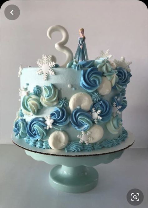 Simple Frozen Cake, Easy Frozen Cake, Frozen Cake Ideas, Fondant Snowflakes, Snowflake Wedding Cake, Elsa Birthday Cake, Frozen Birthday Party Cake, Frozen Themed Birthday Cake, Buttercream Piping