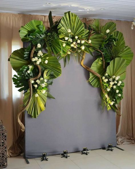 Birthday party decor inspo, cute birthday party decor ideas, party decor ideas, birthday party decor Cute Birthday Party, Tropical Flower Arrangements, Party Decor Ideas, Diy Arrangements, Cute Birthday, Metal Art Diy, Birthday Party Decor, Stage Decorations, Deco Floral