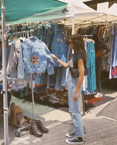 Market Outfit Ideas, Flea Market Outfit, Flea Market Aesthetic, Market Outfit, Ty Dye, Vintage Flea Market, Emma Rose, Pop Up Market, Causual Outfits