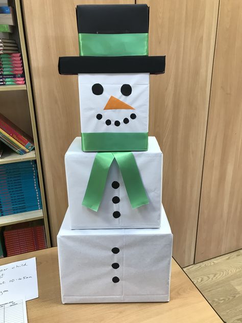 Snowman Out Of Boxes, Christmas Concert Decor, Snowman Boxes Christmas, Ideas Para Navidad Manualidades Faciles, Box Snowman, Christmas Wrapping Diy, Classroom Christmas Decorations, Christmas Eve Traditions, Christmas Crafts For Kids To Make