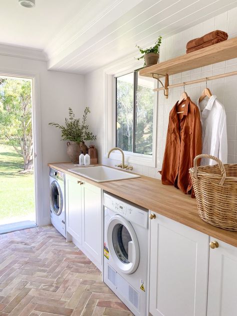 Mediterranean Farmhouse, Laundry Makeover, Farmhouse Laundry, Laundry Design, Laundry Room Inspiration, Laundry Mud Room, Laundry Room Design, Laundry In Bathroom, Home Reno