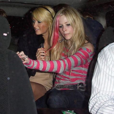 Nineties Violet 🔮 on Instagram: "Avril Lavigne and Paris Hilton partying together in the early 2000s 👯‍♀️" 2000s Pop Culture, 2000s Icons, Paris And Nicole, 2000s Pop, 2000s Party, Y2k Party, Regina George, 2000s Aesthetic, Lindsay Lohan