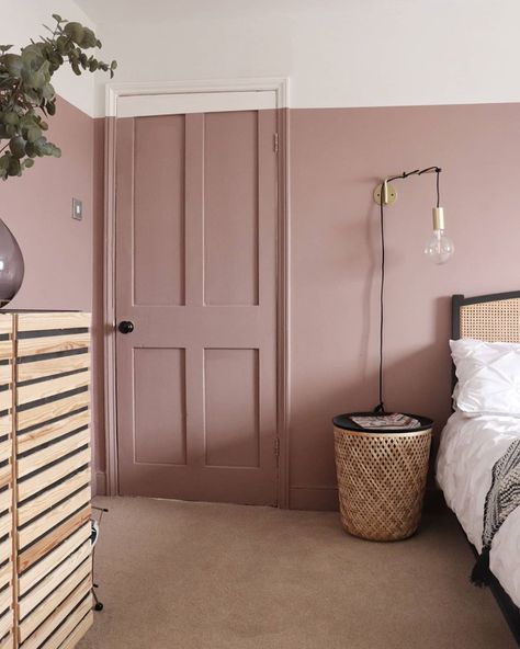 Farrow And Ball Bedroom, Sulking Room Pink, Dusty Pink Bedroom, Pink Bedroom Walls, Pink Paint Colors, Pink Living Room, Bedroom Wall Colors, Pink Bedrooms, Pink Bedroom