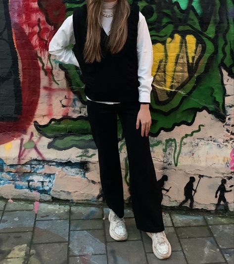 White turtleneck sweater - silver chain necklace - black sweatervest - black flared yoga pants - white nikes White Turtleneck Sweater, Trendy Streetwear, White Turtleneck, Black Flare, Pants White, Necklace Black, Silver Chain Necklace, Streetwear Outfit, White Nikes