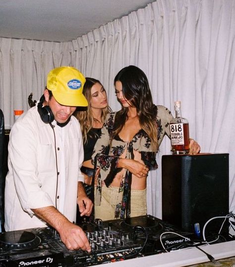 Dj Party Outfit, Kendall Jenner Party, Techno Core, Celeb Party, 818 Tequila, Kendall Jenner Dress, Pioneer Dj, Dj Party, Wattpad Books