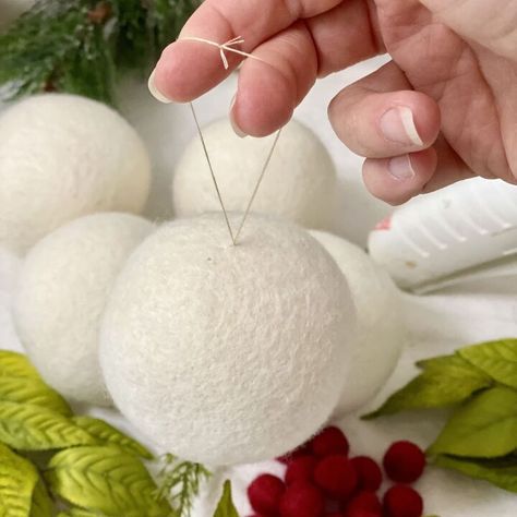 Wool Dryer Ball Ornaments, Foam Ball Ornaments Diy Christmas, Snowball Ornaments Diy, Simple Felt Ornaments Diy, Yarn Wrapped Christmas Ornaments, Foam Ball Christmas Ornaments, Needle Felted Dryer Balls, Styrofoam Ornaments Diy, Ornament Filler Ideas