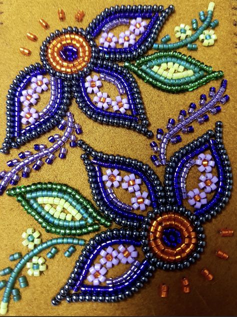 Native Beaded Flowers, Ojibwe Floral Design Beadwork, Native Beading Patterns Moccasins, Native Beaded Regalia, Beaded Patches Beadwork, Native Applique Patterns, Powwow Beadwork Pattern, Metis Beadwork Patterns Free, Native Designs Pattern