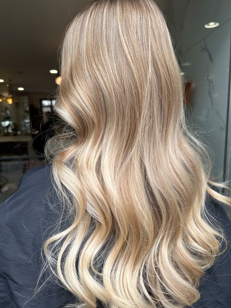 Creamy Lived In Blonde, Lived In Creamy Blonde, Creme Blonde Hair, Anya Hair, Blonde 2024, Beliage Hair, Cream Blonde Hair, Soft Hair Color, London Hair Salon