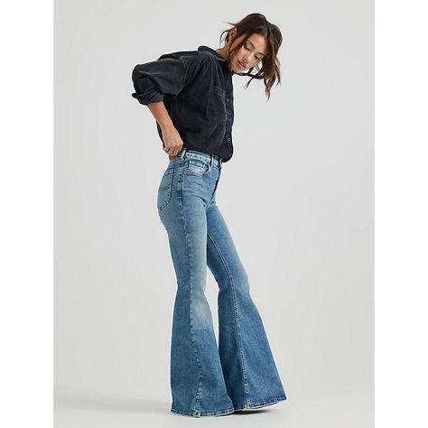 70s Minimalist Fashion, High Waist Flare Jeans Outfit, Vest Outfits For Women Summer, Flare Jeans Outfit Spring, Fit And Flare Jeans, Modern Boho Clothing, Flair Jeans Outfit, High Waisted Bell Bottom Jeans, Bell Bottom Jeans Outfit