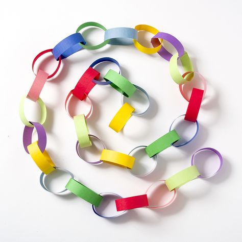 Chain Crafts Ideas, Construction Paper Chain, Paper Links Chain, Paper Chain Necklace, How To Make Paper Chains, Holiday Paper Chain, Paper Chain Crafts, Diy Paper Chain, 2024 Journaling