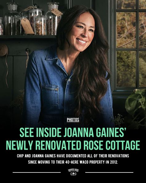 See inside of Joanna Gaines' beautiful rose cottage HERE ➡️ https://go.countryrebel.com/joanna-gaines-rose-cottage Joanna Gaines Garden House, Joanna Gaines Home Office, Joanna Gaines Rose Shed, Joanna Gaines Style Kitchens, Joanna Gaines Castle, Joanna Gaines Garden Shed, Magnolia Homes Joanna Gaines, Chip And Joanna Gaines Farmhouse, Joanna Gaines House Tour