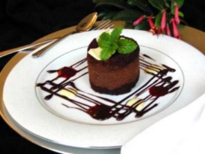 Chocolate Mousse Cake, Whats Cooking America Cake Plating, Chocolate Mousse Cake Recipe, Mousse Cake Recipe, Dessert Presentation, Dessert Plating, Chocolate Mousse Cake, Mousse Recipes, Fancy Desserts, Köstliche Desserts