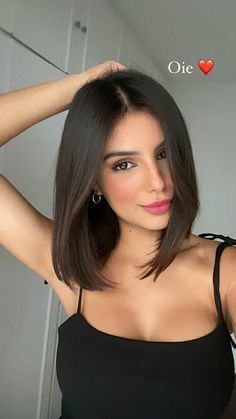 Bust Length Hair, Short Hair Styles Women 2023, Short Dark Brown Hair Straight, Short Hair For Small Face, Bob Haircuts For Women Round Face, Sholder Haircut Girl, Hair Trends 2023 Haircuts Women Short, Womens Haircuts For Thinning Hair, Textured Lob Straight