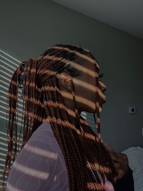 Braid Hair Clip Styles, Claw Clip Hair Styles For Braids, Claw Clip Hairstyles Black Women Braids, Braids And Claw Clip, Hair Clip Hairstyles Braids, Claw Clip Braids Hairstyles, Box Braids Claw Clip Hairstyles, Braids With A Claw Clip, Claw Clips On Braids