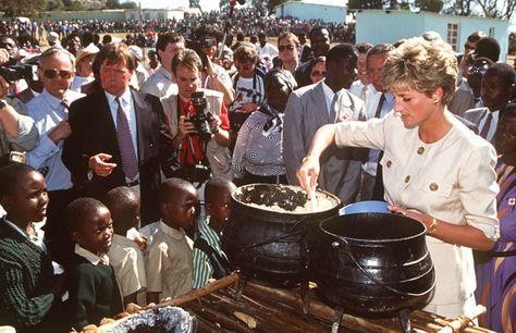 Princess Diana Hair, Humanitarian Work, Princess Diana Photos, Princess Diana Pictures, Princes Diana, Princess Margaret, Charity Work, Diana Spencer, Princesa Diana