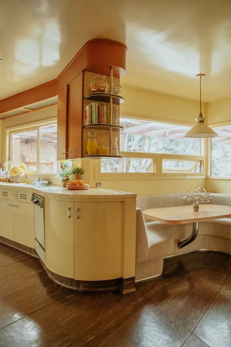 Cafe Appliances, Vintage Homes, 70s Interior, Kitchen Tour, 70s Home, Kitchen Home Decor, Deco Retro, Home Decor Living Room, Beautiful Spaces