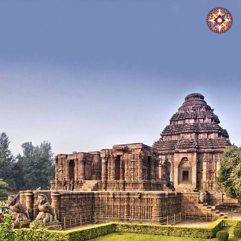 An Architecture Marvel of India's heritage, Konark Sun Temple, commonly known as Konark is situated in the eastern state of Odisha (earlier known as Orissa), India and is one of the eminent tourist attractions. Konark houses a massive temple dedicated to the Sun God. Konark Sun Temple Photography, Minakshi Temple, Odisha Photography, Konark Temple, Konark Sun Temple, Monument In India, Ajanta Ellora, Historical Temples, Buddhist Architecture