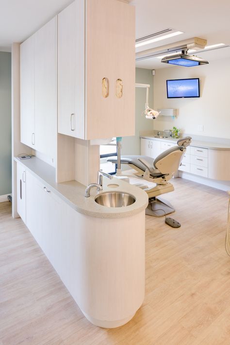 Daniel Leoung, DDS & Yen Vu, DDS Dental Care - KOHAN Inc. Dentist Office Design Interiors, Orthodontic Office Design, Dental Design Interior, Orthodontic Office, Dentist Office Design, Pediatric Dental Office, Dental Cabinet, Healthcare Interior Design, Detail Arsitektur