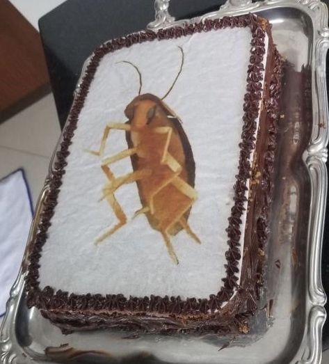 Cursed Bday Cake, Bday Cake Funny, Ugly Birthday Cakes, Cake Decorating Funny, Anime Birthday Cake, Cake Designs Funny, Weird Cakes, Goofy Cake, Cursed Cakes