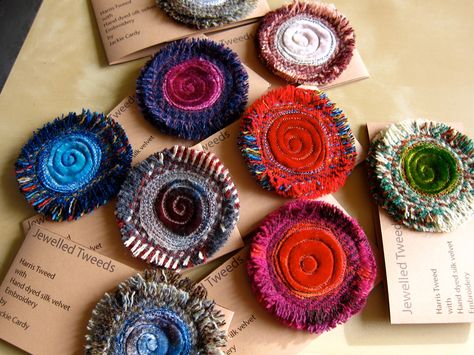 tweed brooches with fringed edges Fabric Fasteners, Tweed Crafts, Tweed Brooch, Fabric Brooches, Daisy Chains, Harris Tweed Fabric, Fabric Flower Brooch, Creative Textiles, Fabric Brooch