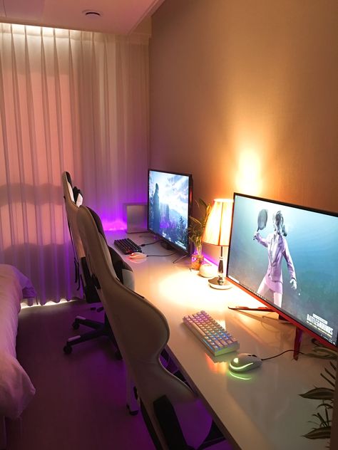 Gaming Set Up Couple, Couple Pc Setup Gamer, Couples Gaming Desk, Couple Game Setup, Couples Gaming Room Setup Modern, Gaming Setup For Couples, Gaming Room Setup 2 People, His And Hers Pc Setup, Gaming Room Two People