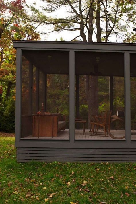 Steal This Look: The Perfect Screened Porch - Remodelista Veranda Design, Screen Porches, Porch Kits, Porch Design Ideas, Screened Porch Designs, Screened Porches, Sleeping Porch, Building A Porch, Screen House