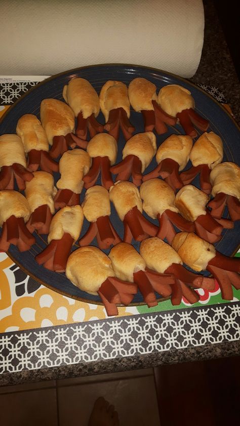 Octopus hotdogs. Mermaid Octopus Birthday Party Food Ideas, Octopus Birthday Party Ideas, Octopus Themed Food, Mermaid Snack Ideas, Pirate Appetizers, Underwater Party Food, Shark Week Dinner Ideas, Octopus Snack, Kraken Party