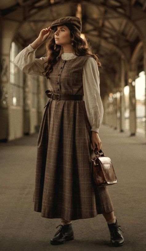 Academia Outfits, Old Fashion Dresses, Retro Mode, Vintage Inspired Outfits, Modest Fashion Outfits, Look Vintage, Mode Vintage, Mode Inspiration, Looks Vintage