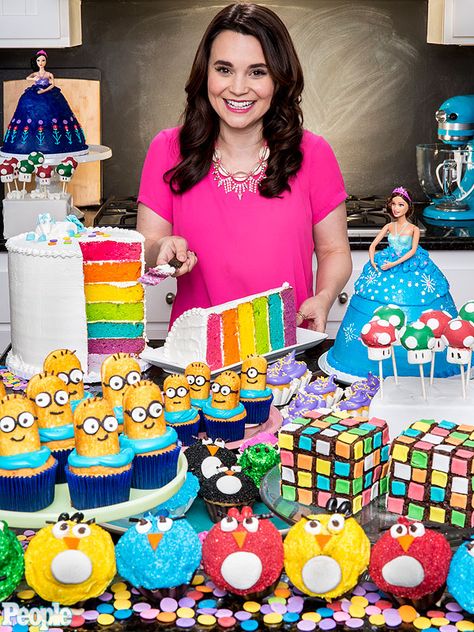 I have many cake pans now, Better get baking. Haha ... Oh dear! Rosana Pansino, Rosanna Pansino Nerdy Nummies, Nerdy Nummies, Rosanna Pansino, Famous Youtubers, Cakes And Cupcakes, Youtube Stars, Cooking Show, Best Youtubers