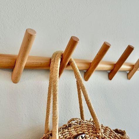 Modern Home by Bellver 5-Hook Coat Rack Minimal Coat, Ideas Recibidor, Wooden Coat Hooks, Entryway Hooks, Wood Coat Rack, Coat Rack Hooks, Wooden Coat Rack, Towel Hanger, Coat Rack Wall