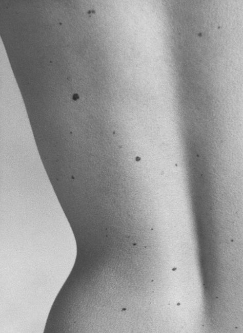 Body Moles Aesthetic, Unseen Photography, Red Moles, Body Photography, Mole, Smoothie Recipes, Photography Inspiration, Triangle Tattoo, Body Art