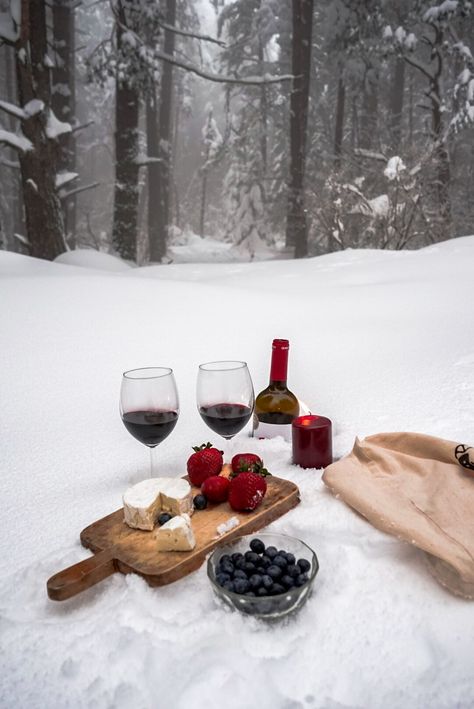 Winter aesthetic picnic in the snow Snow Picnic, Red Widget, Winter Picnic, Aesthetic Snow, Wireframe Design, Homemade Sandwich, Christmas Date, Cookie Decorating Party, Picnic Aesthetic