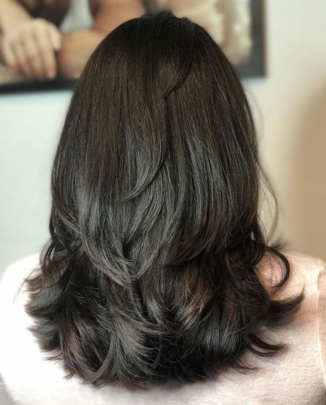 V Haircut For Short Hair With Layers, Midlength Haircuts For Thick Wavy Hair, Medium Piecey Haircut, Short Layered Haircuts Dark Hair, Long Round Layers Haircut Medium Length, Layered Round Haircut, Medium Length Haircut With Layers Volume, Medium Layered Hair For Fine Hair, Long Layered Lob With Curtain Bangs