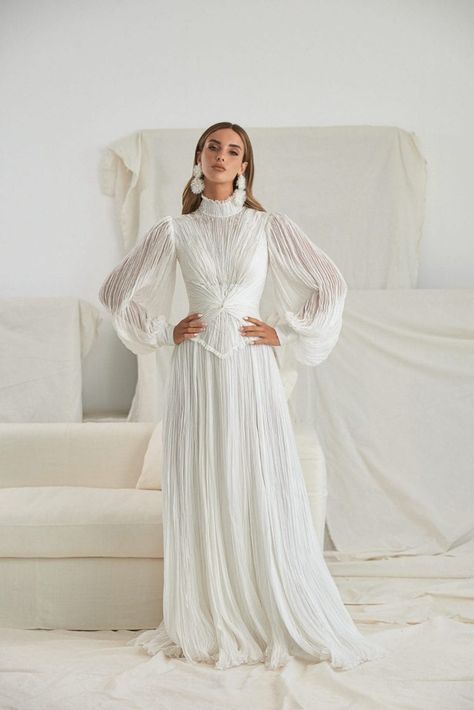 Simple Muslim Wedding Dress, White Modest Dress, Elihav Sasson, Simple Bridal Dresses, Top Wedding Dress Designers, Bride Dress Simple, Simple Wedding Dresses, Dress Sleeves, Soiree Dress