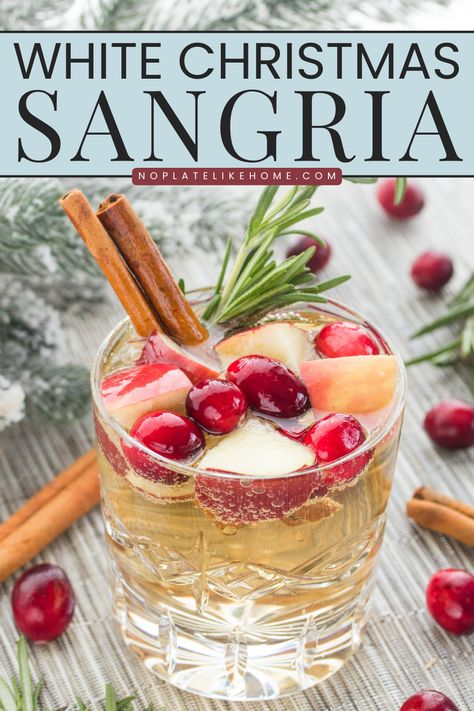 White Christmas Sangria Recipe, White Christmas Sangria, Easy Holiday Cocktail Recipes, Christmas Sangria Recipes, White Sangria Recipe, Christmas Drinks Alcohol Recipes, Holiday Sangria, Christmas Sangria, Christmas Party Drinks