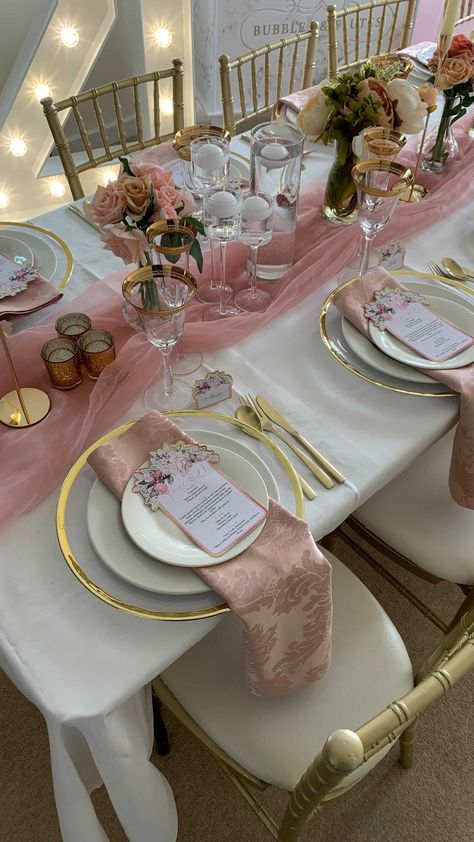 Dinner Party Table Settings, Sweet Sixteen Birthday Party Ideas, Pink Quince, Sweet 17, Birthday Table Decorations, Birthday Display, Birthday Dinner Party, Cute Birthday Ideas, Pink Birthday Party