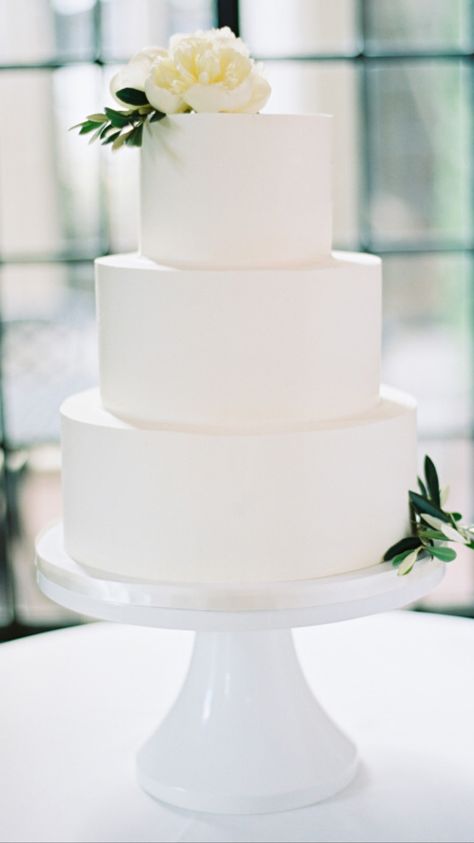 Three tear simple cake Two Tier Plain White Wedding Cake, Plain Wedding Cakes, Classy Wedding Cakes, Wedding Cake Centerpieces, Wedding Cake Options, Wedding Cake Prices, Sweet Woodruff, 3 Tier Wedding Cakes, Black Wedding Cakes