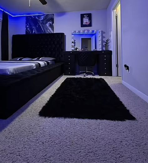 Aesthetic Room Inspo For Guys, Cute Dark Living Room Ideas, Black Teenage Room Ideas, Modern Room Ideas Bedroom Black, Closet Streaming Setup, Black And Bedroom Ideas, Black And Silver Bedroom Ideas Decor, Black N White Room Ideas, Black And White Bedroom Ideas For Couples