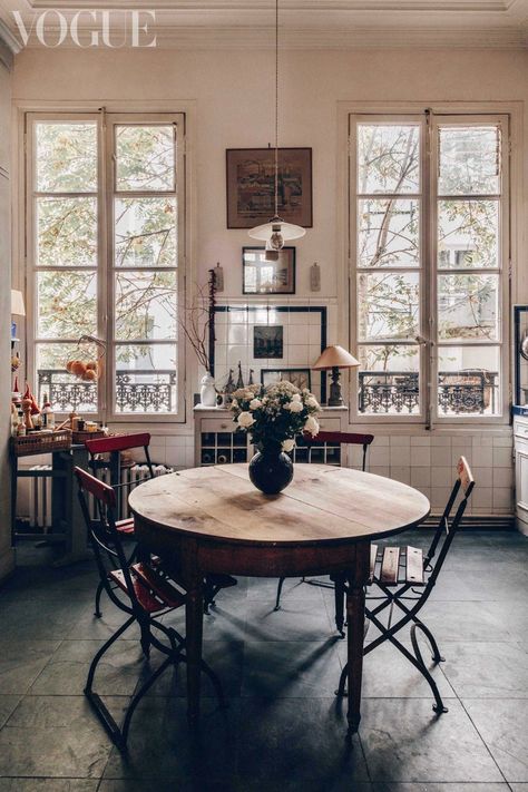 French Apartment Interior, Paris Apartment Interiors, Chic Parisian Apartment, Parisian Apartment Decor, Paris Interiors, Parisian Interior, Interior Design Minimalist, French Apartment, Paris Home