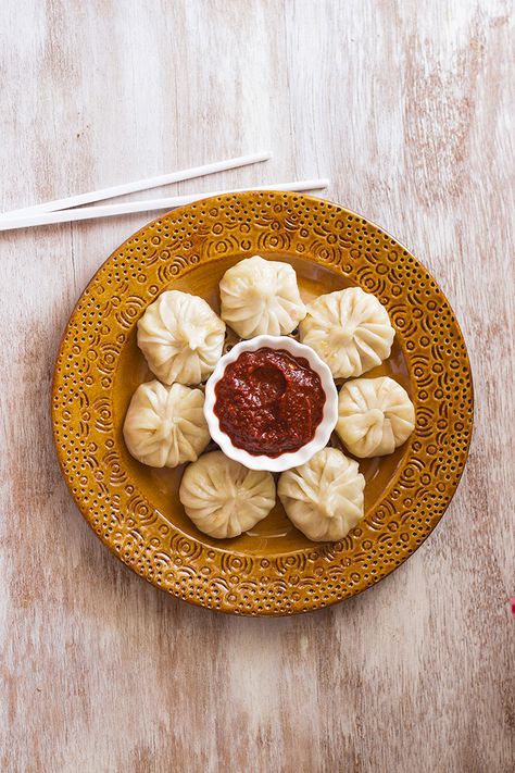 Vegan Dumplings Recipe, Momo Food, Momo Recipe, Steamed Momos, Easy Indian Dessert Recipes, Food Fotography, Veg Momos, Easy Indian Dessert, Momos Recipe